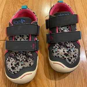 PLAE toddler sneaker - size 9.5